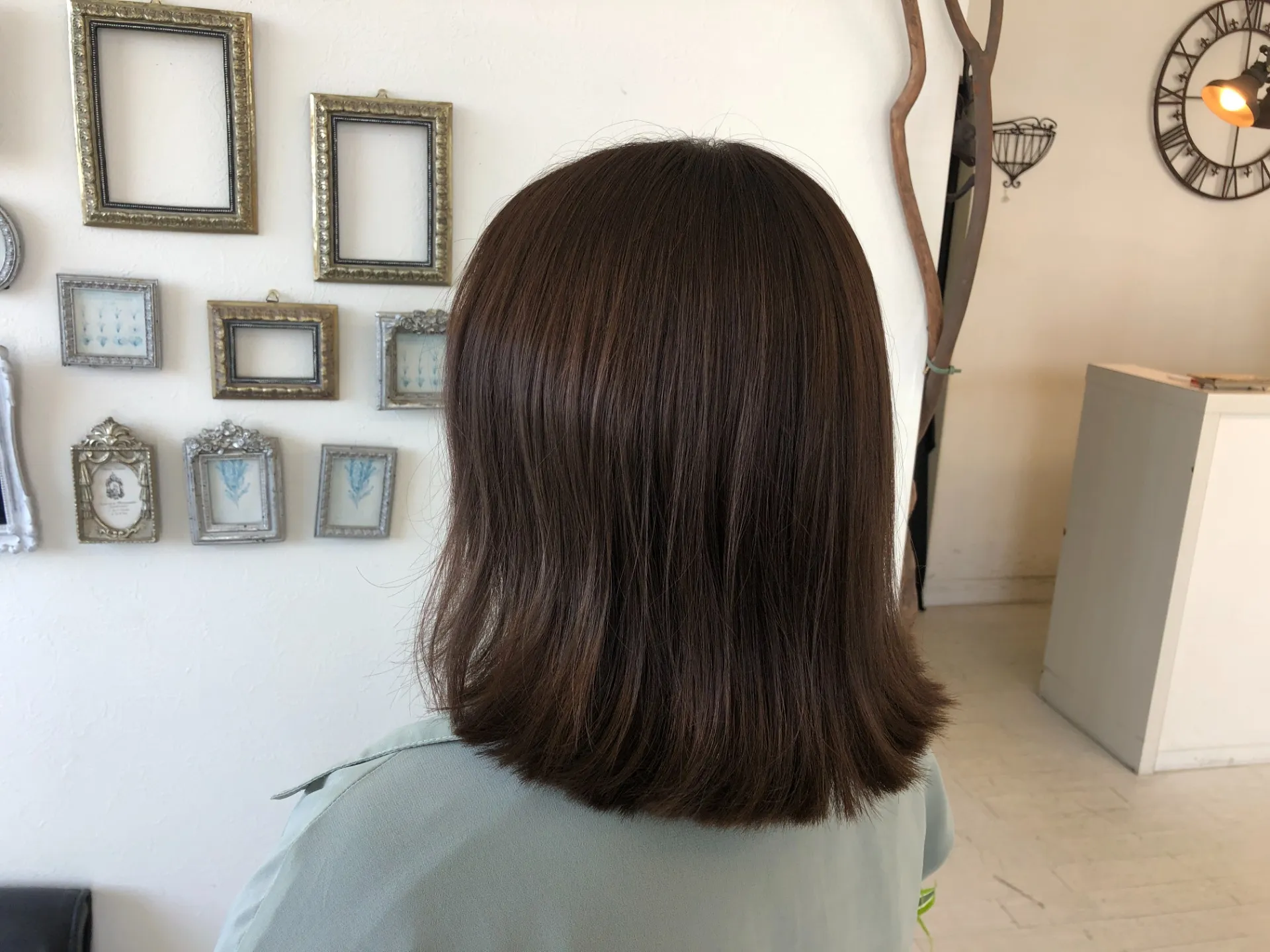 【もう「暗い白髪染め」は卒業！】45歳から始める「若見え白髪染め」で、自信と輝きを取り戻す。